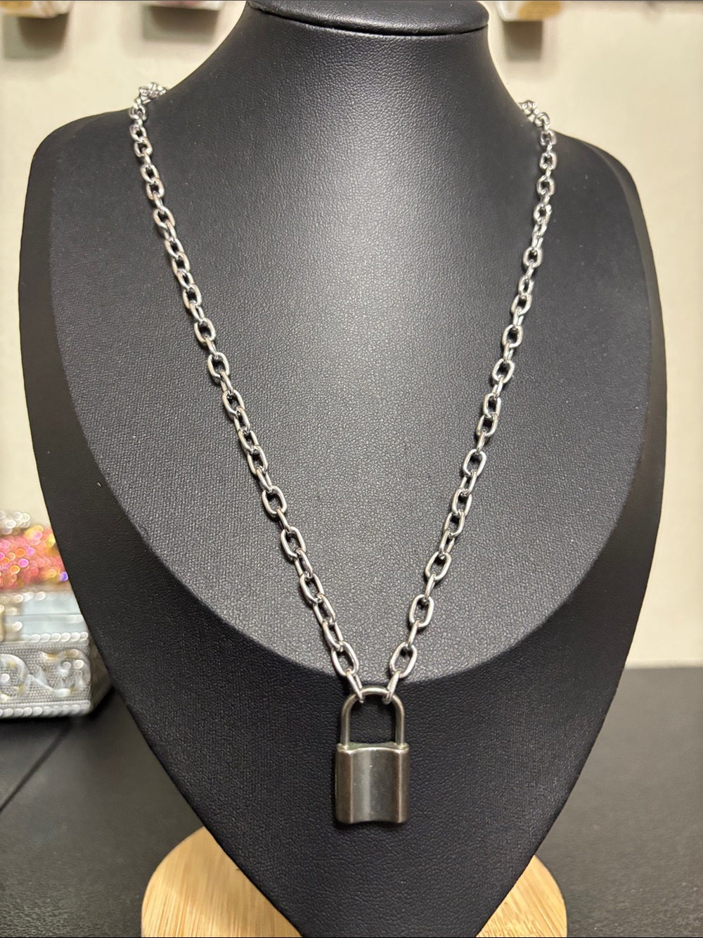 Silver Tone Fashion Lightweight Padlock Chain Necklace - Unbranded